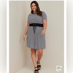 Torrid Size 1 Smocked Waist T-Shirt Dress - Jersey Stripe Black & White